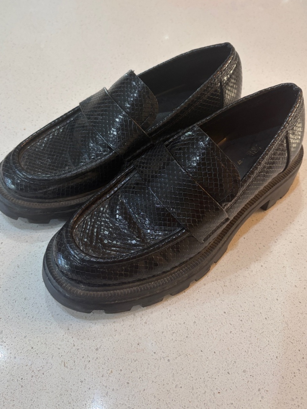 Zara Women’s Black Loafer Snakeskin